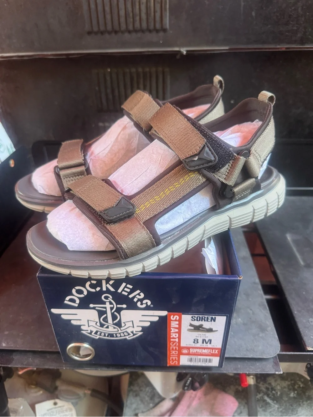 New NIB Dockers Soren SupremeFlex Outdoor Sport Sandals. SIZE 8